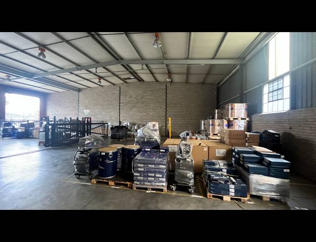 1,040M² WAREHOUSE TO LET IN SPARTAN